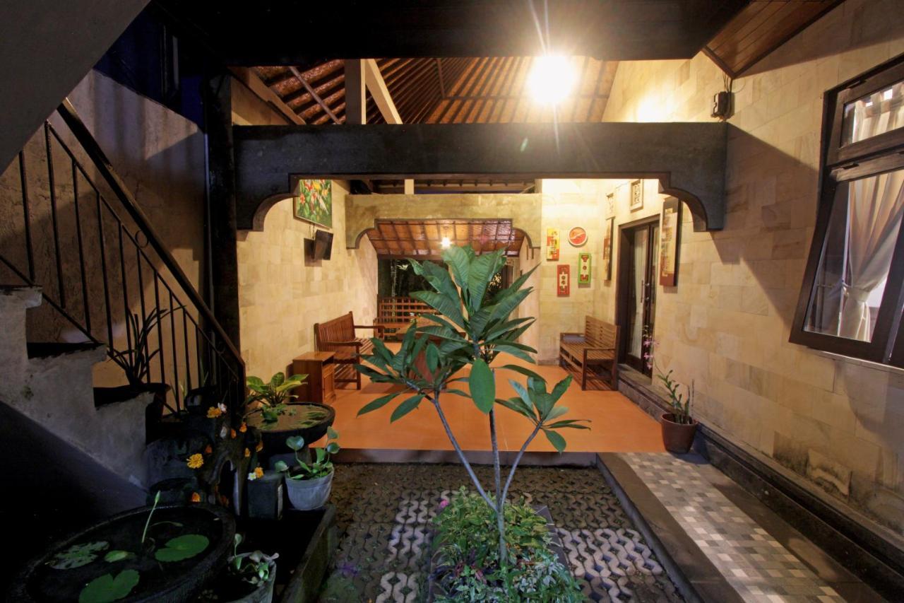 Sari House Ubud - Balinese Style Homestay Bagian luar foto