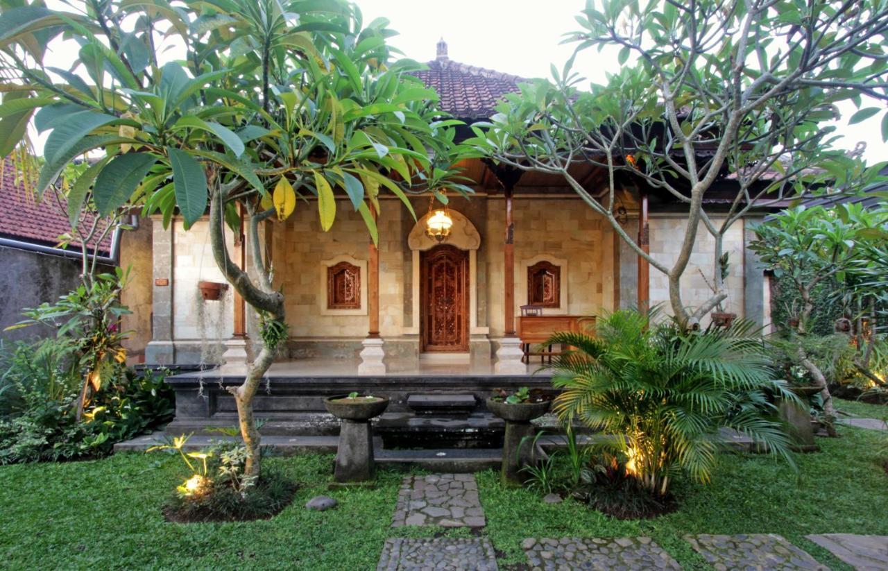 Sari House Ubud - Balinese Style Homestay Bagian luar foto