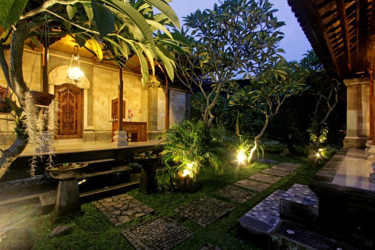 Sari House Ubud - Balinese Style Homestay Bagian luar foto
