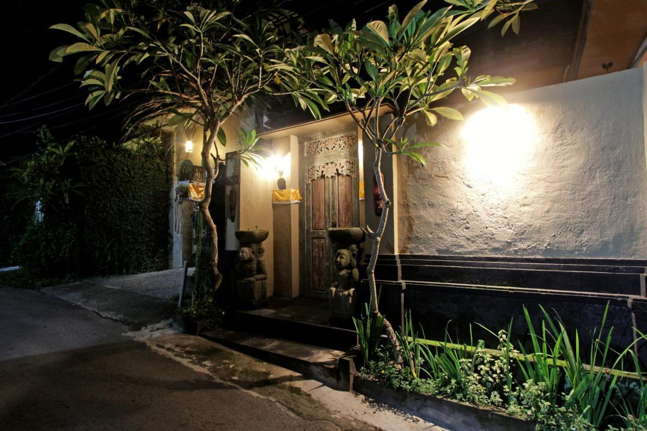 Sari House Ubud - Balinese Style Homestay Bagian luar foto