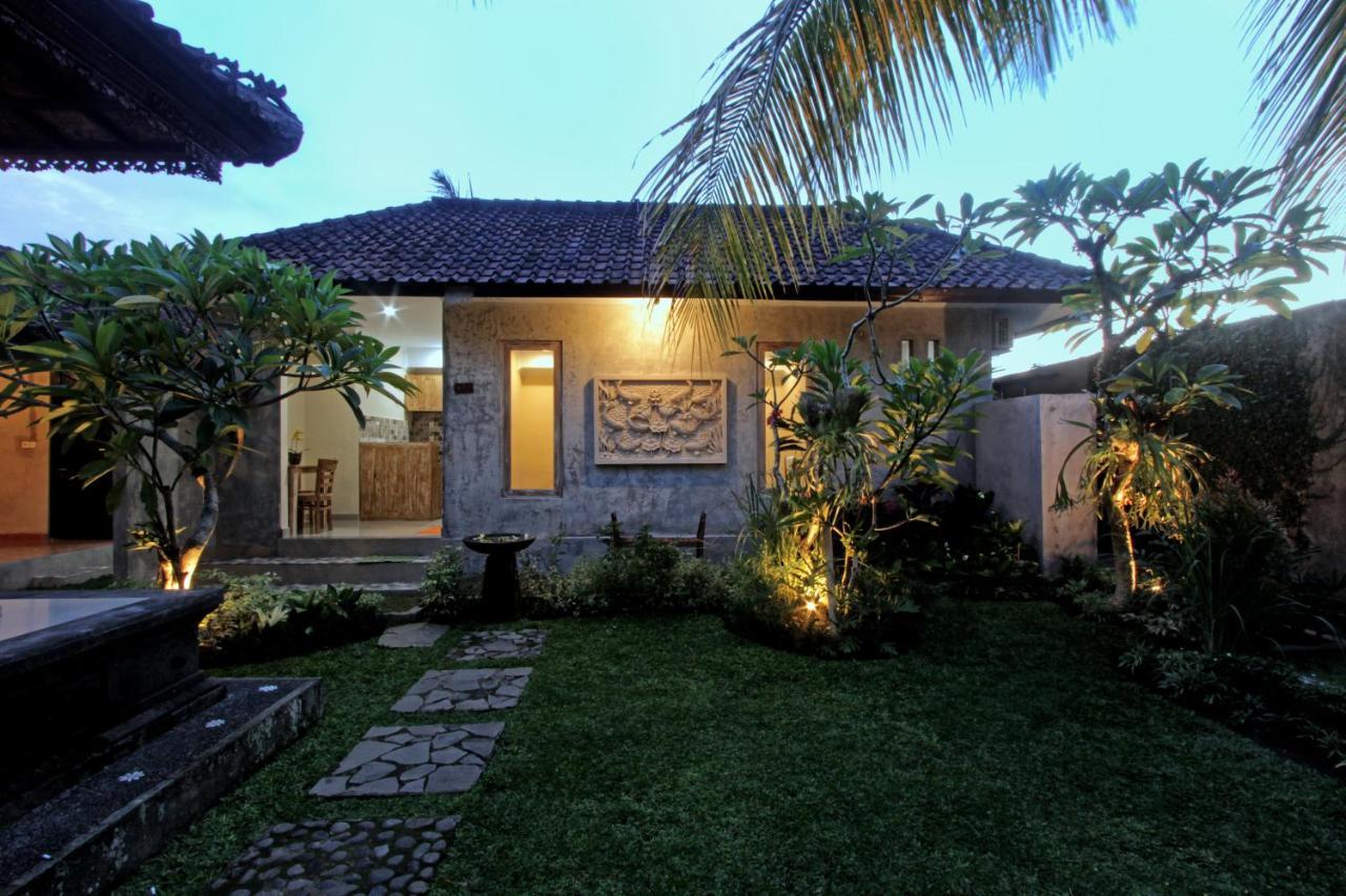 Sari House Ubud - Balinese Style Homestay Bagian luar foto