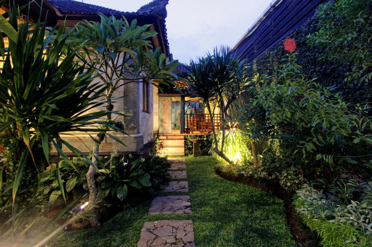 Sari House Ubud - Balinese Style Homestay Bagian luar foto