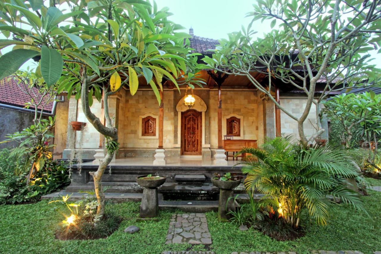 Sari House Ubud - Balinese Style Homestay Bagian luar foto